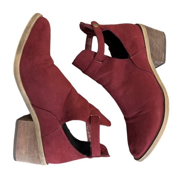 Women's burgundy booties with side snap size 6.5 - Picture 2 of 7